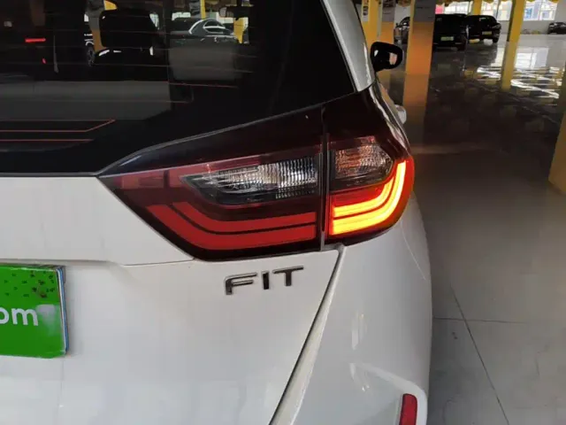 Honda Fit — Фото автомобиля 7