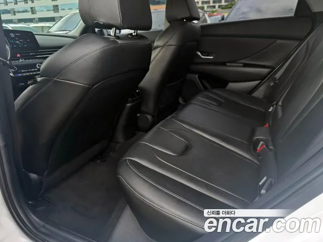 Hyundai AVANTE Avante (CN7) — Фото автомобиля 16