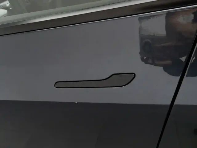 Tesla Model Y — Фото автомобиля 18