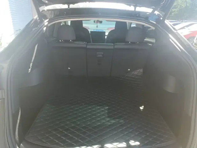 Tesla Model Y — Фото автомобиля 18