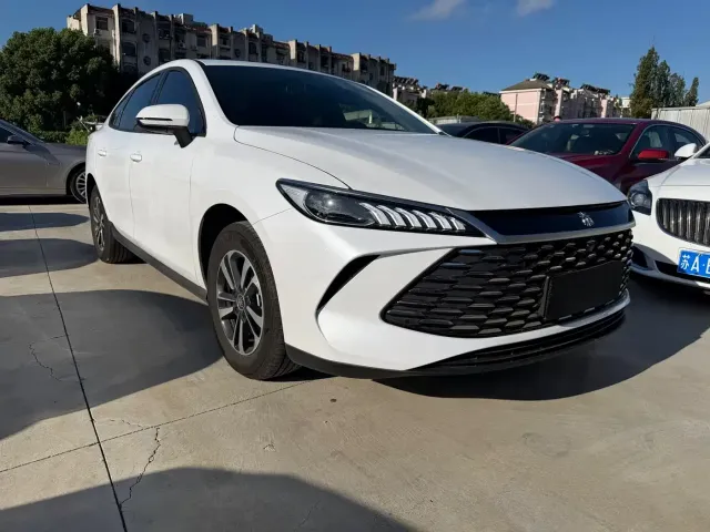 BYD Qin PLUS 2026 Model DM-i 210KM Progressive Edition — Фото автомобиля 3