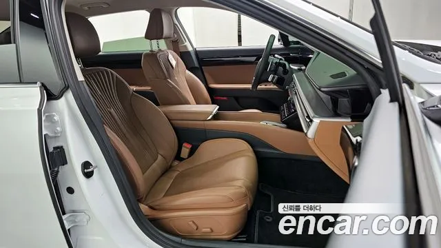 Hyundai Grandeur Grandeur (GN7) 2.5 Бензин 2WD — Фото автомобиля 26