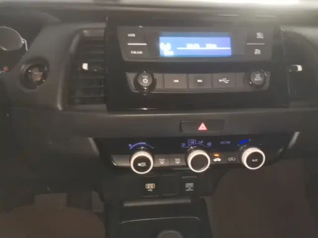 Honda Fit — Фото автомобиля 12