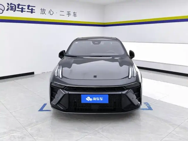 Lynk & Co 03 — Фото автомобиля 2