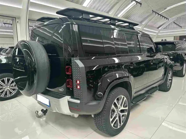 Land Rover Defender — Фото автомобиля 20