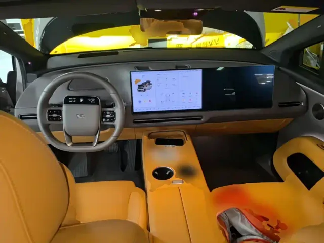 Li Auto i8 — Фото автомобиля 9