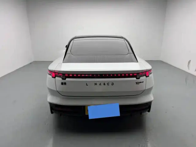 Lynk & Co 10 EM-P — Фото автомобиля 15