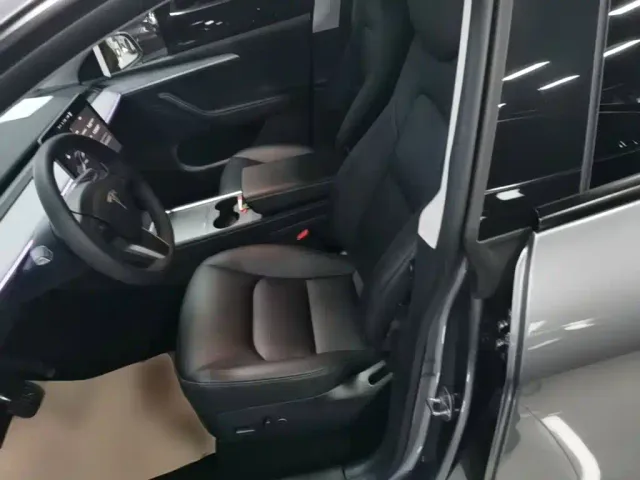 Tesla Model Y — Фото автомобиля 14