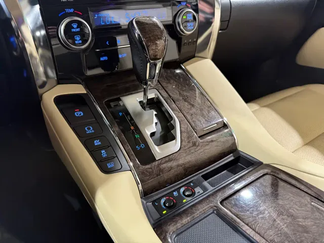 Toyota Vellfire — Фото автомобиля 17