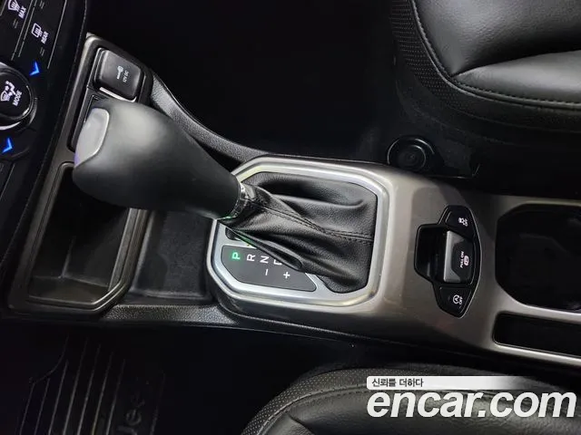 Jeep Renegade — Фото автомобиля 12