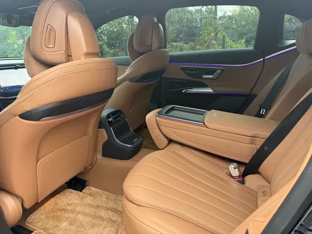 Mercedes-Benz E-Class — Фото автомобиля 6