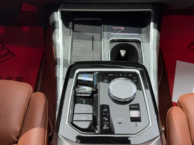 BMW i7 — Фото автомобиля 15