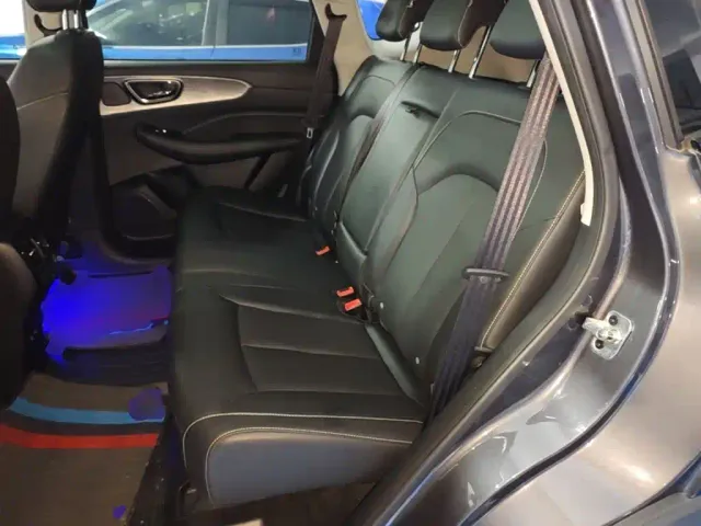 Roewe RX5 — Фото автомобиля 16