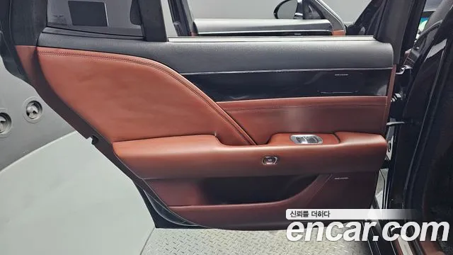 Genesis G90 Бензин 3.5 турбо AWD — Фото автомобиля 25