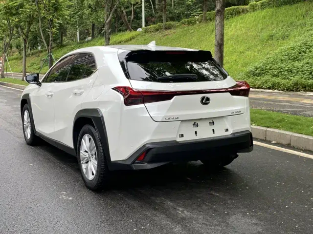 Lexus UX — Фото автомобиля 12