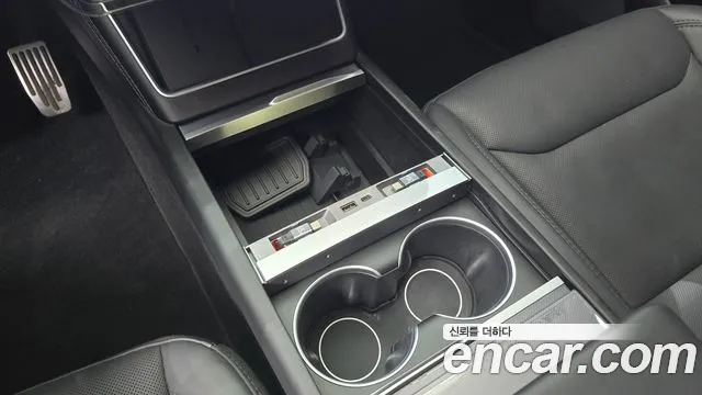 Tesla Model Y — Фото автомобиля 9