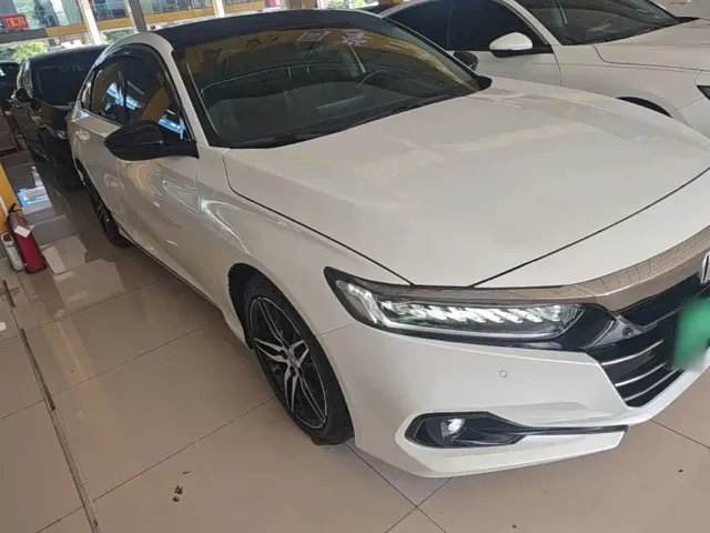 Honda Accord — Фото автомобиля 3