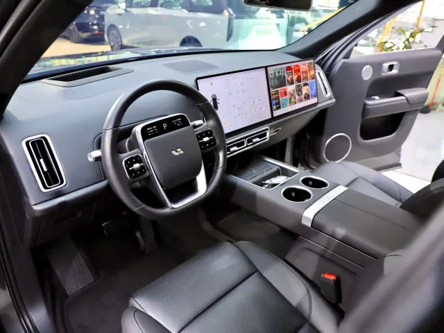 Li Auto L8 — Фото автомобиля 9