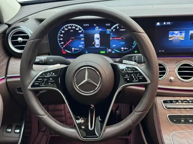 Mercedes-Benz E-Class — Фото автомобиля 6
