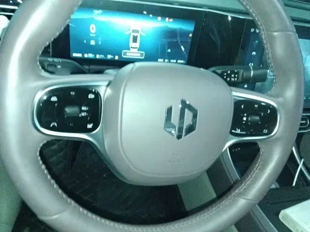 Leapmotor C11 — Фото автомобиля 11