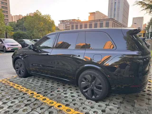 Li Auto L9 — Фото автомобиля 5