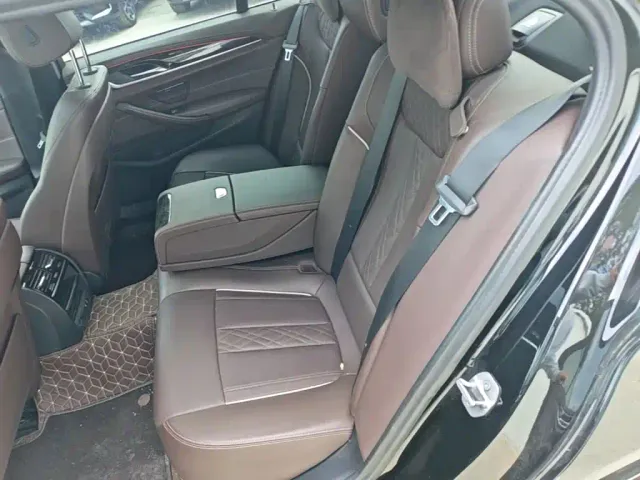 BMW 5 Series — Фото автомобиля 16