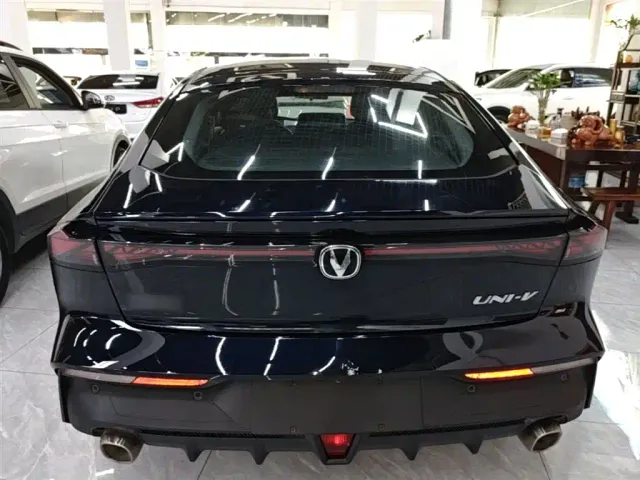 Changan UNI-V — Фото автомобиля 5