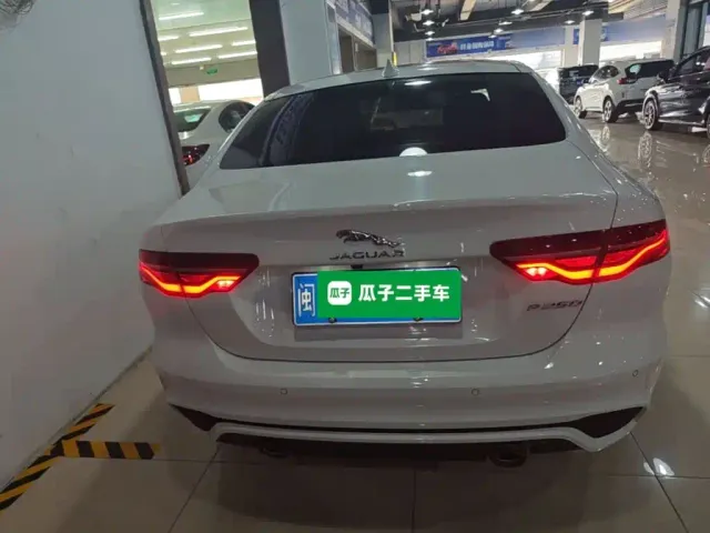 Jaguar XEL — Фото автомобиля 5