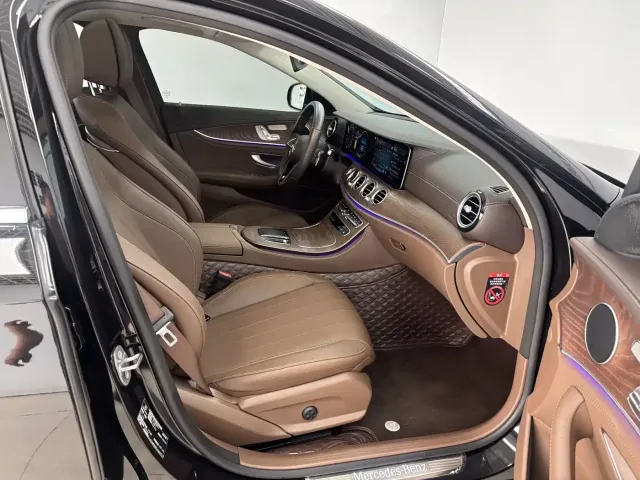 Mercedes-Benz E-Class — Фото автомобиля 27
