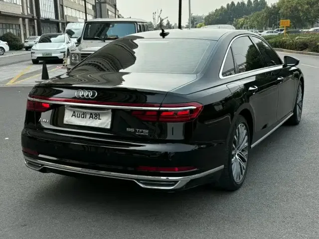 Audi A8 — Фото автомобиля 3