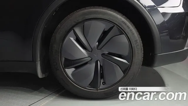 Tesla Model Y — Фото автомобиля 6