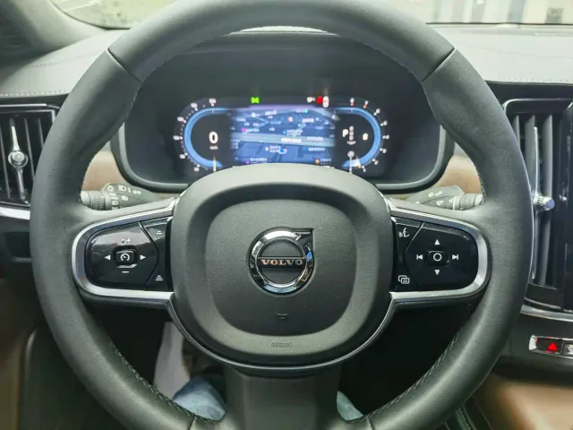 Volvo S90 — Фото автомобиля 15