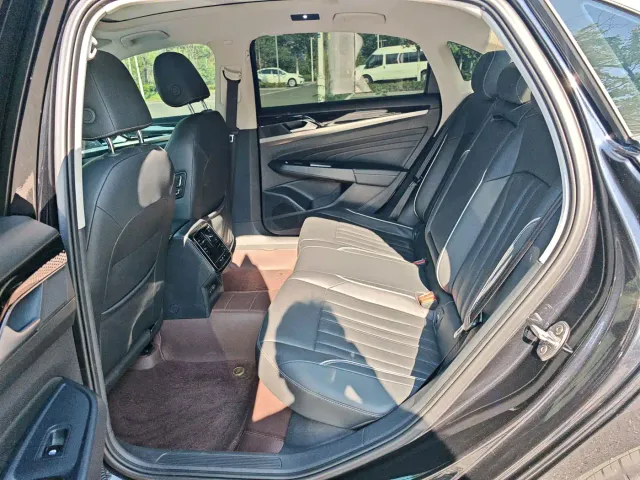 Volkswagen Passat — Фото автомобиля 12