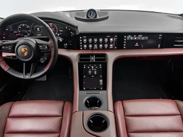 Porsche Taycan — Фото автомобиля 22