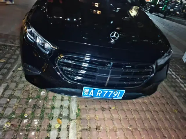 Фотография автомобиля — Mercedes-Benz E-Class