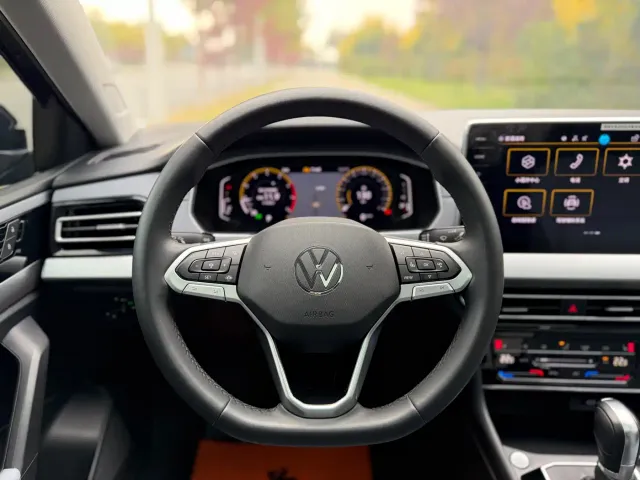 Volkswagen Lavida — Фото автомобиля 12