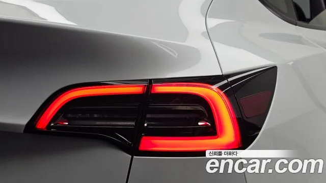Tesla Model Y — Фото автомобиля 8