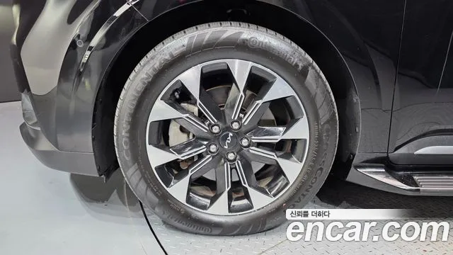Kia Carnival Generation 4 — Фото автомобиля 5