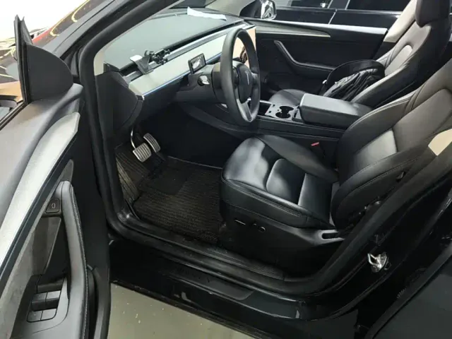 Tesla Model Y — Фото автомобиля 15
