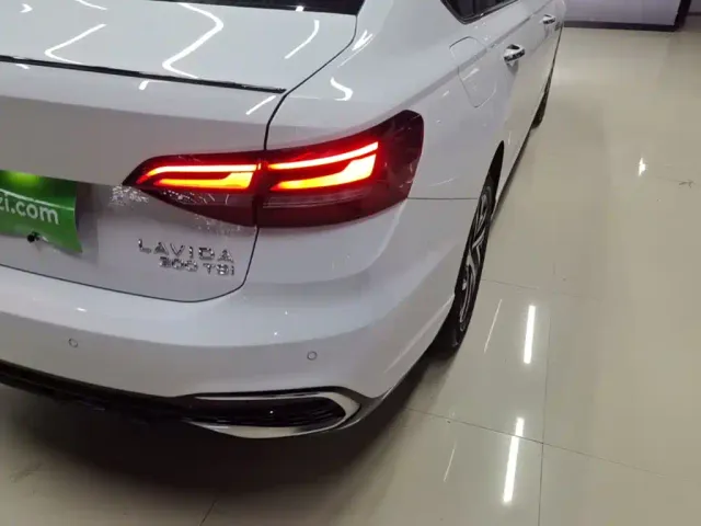 Volkswagen Lavida — Фото автомобиля 7