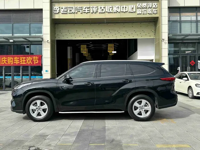 Toyota Highlander — Фото автомобиля 3
