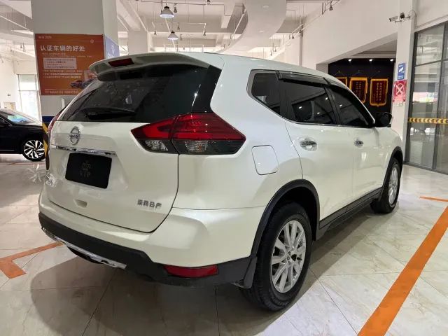 Nissan X-Trail — Фото автомобиля 4