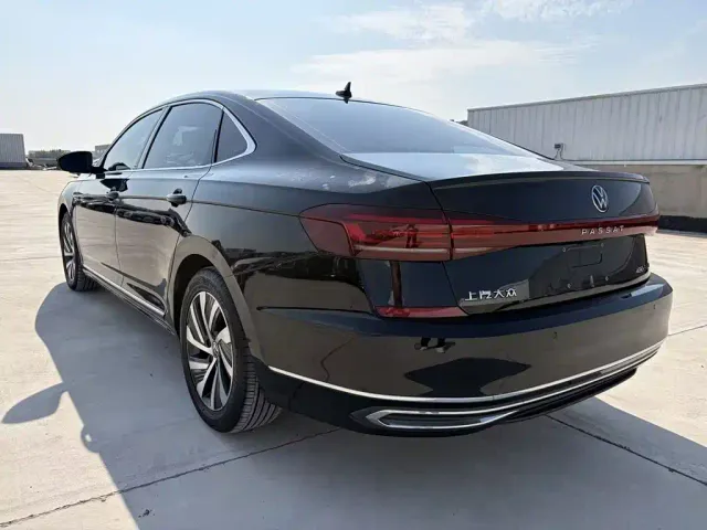Volkswagen Passat — Фото автомобиля 8