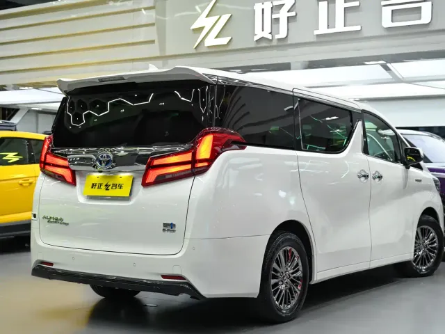 Toyota Alphard — Фото автомобиля 8