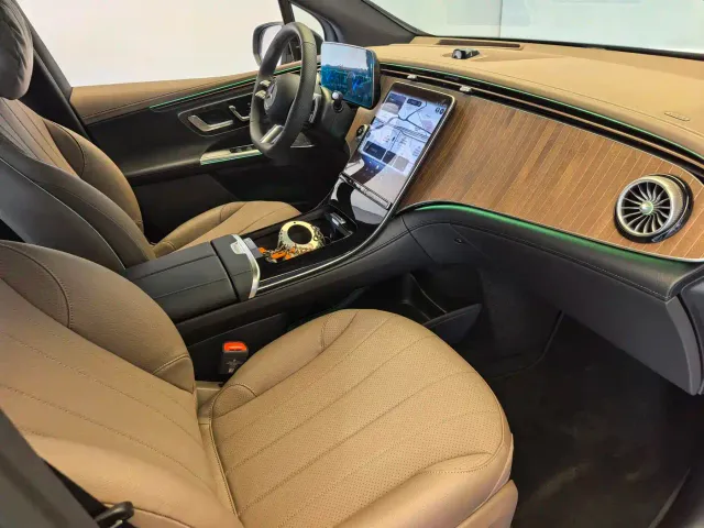 Mercedes-Benz EQE SUV — Фото автомобиля 15