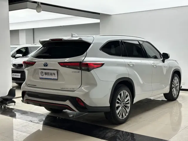 Toyota Highlander — Фото автомобиля 21