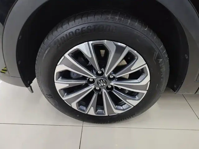 Buick Envision Plus — Фото автомобиля 22