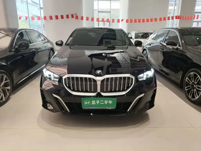 BMW 5 Series — Фото автомобиля 2