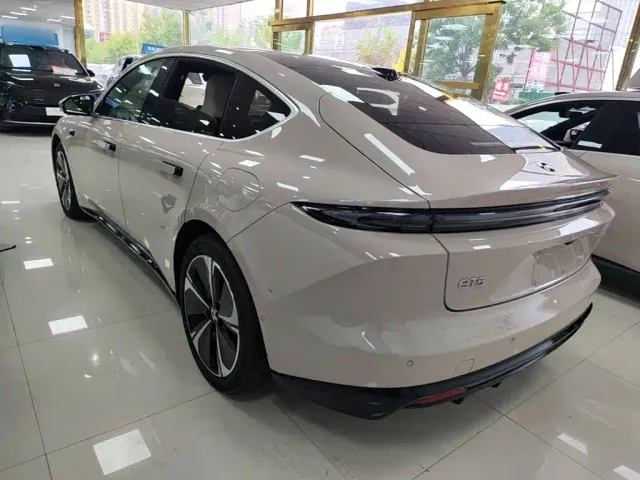 Nio ET5 — Фото автомобиля 4