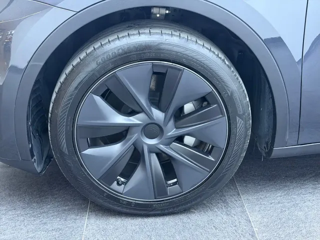 Tesla Model Y — Фото автомобиля 5